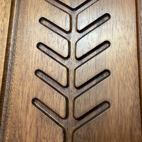 Wooden Walnut Carving Board With Drip Channels - EUC - Picture 2 of 7